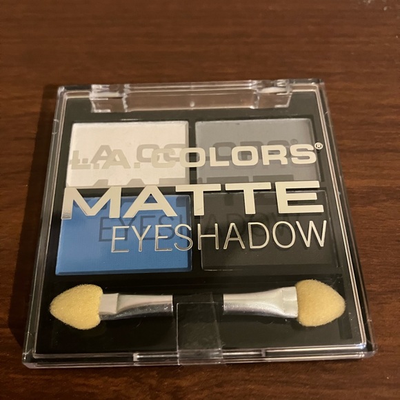 L.A. COLORS Matte Eyeshadow CEM484 Matt-O-Rama - Picture 1 of 2